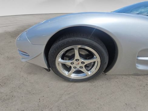 Used 2001 Chevrolet Corvette Coupe w/ Preferred Equipment Group2 RWD image 9