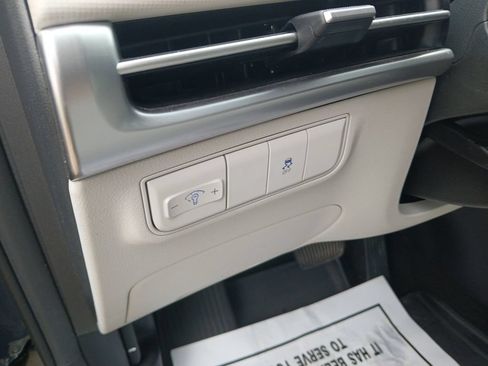 Used 2025 Hyundai Tucson SE FWD image 30