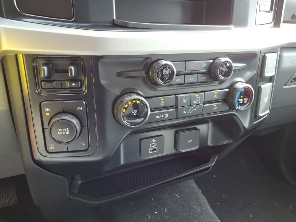 New 2026 Ford F350 XLT w/ FX4 Off-Road Package AWD/4WD image 21