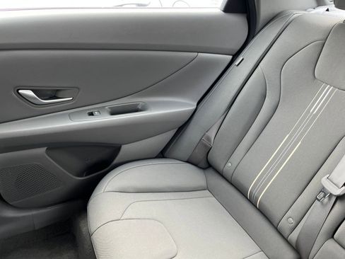 Used 2025 Hyundai Elantra SEL image 38