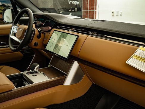 New 2026 Land Rover Range Rover Long Wheelbase SE image 24