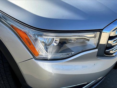 Used 2018 GMC Acadia SLT image 28