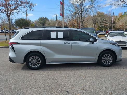 Used 2021 Toyota Sienna LE image 4