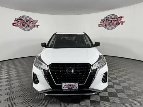Used 2021 Nissan Kicks S FWD image 2