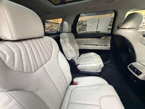 Used 2024 Hyundai Palisade Limited AWD/4WD image 38