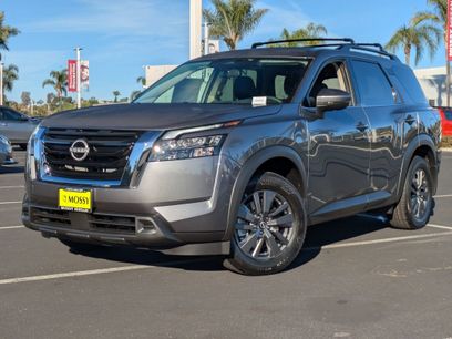 New 2025 Nissan Pathfinder SV w/ Cargo Package