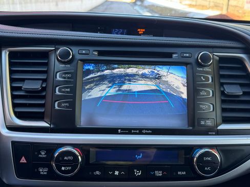 Used 2016 Toyota Highlander XLE image 17