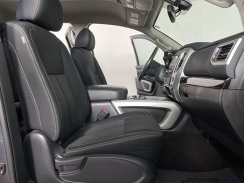 Used 2018 Nissan Titan SV w/ SV Convenience Package AWD/4WD image 14