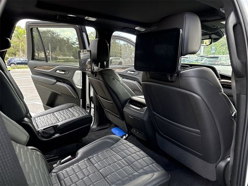 Used 2023 Cadillac Escalade Sport Platinum w/ LPO, ONYX Package image 31