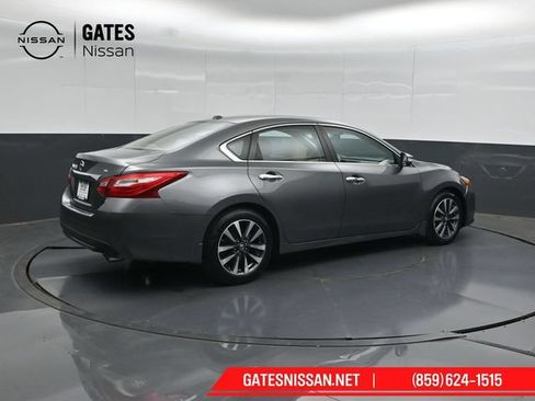Used 2016 Nissan Altima 2.5 SL w/ 2.5 Technology w/LED Package FWD image 2