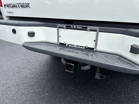 Used 2015 Nissan Frontier PRO-4X w/ Pro-4x Graphics Package AWD/4WD image 39