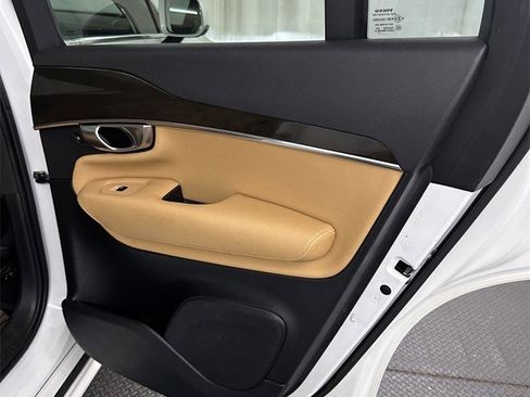 Used 2018 Volvo XC90 T6 Momentum w/ Convenience Package image 34