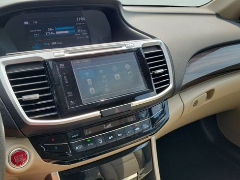 Used 2017 Honda Accord EX image 18