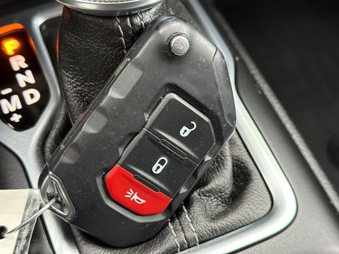 Used 2025 Jeep Gladiator Sport image 37