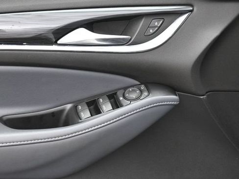 Used 2023 Buick Enclave Essence FWD image 15