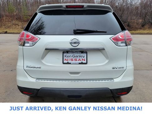 Used 2016 Nissan Rogue SV image 4