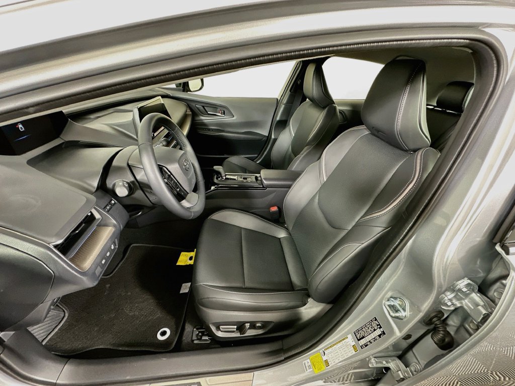 Used 2026 Toyota Prius XLE FWD image 21