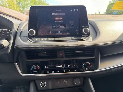Used 2023 Nissan Rogue SV AWD/4WD image 19