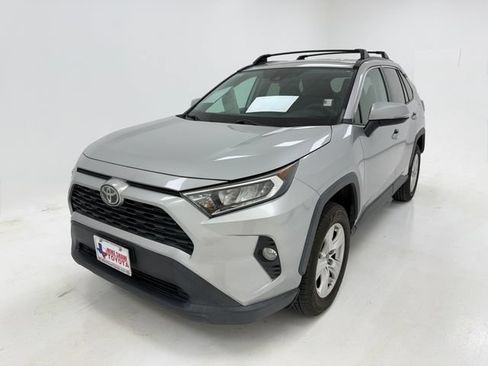 Used 2020 Toyota RAV4 XLE FWD image 4