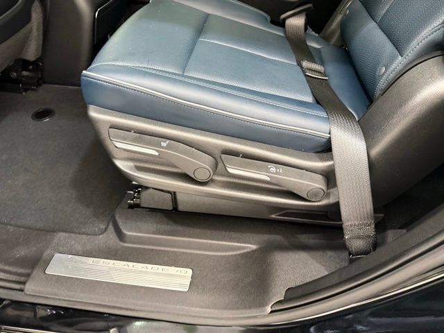 Used 2025 Cadillac Escalade IQ Luxury 2 w/ LPO, Premium Carpet Package AWD/4WD image 19