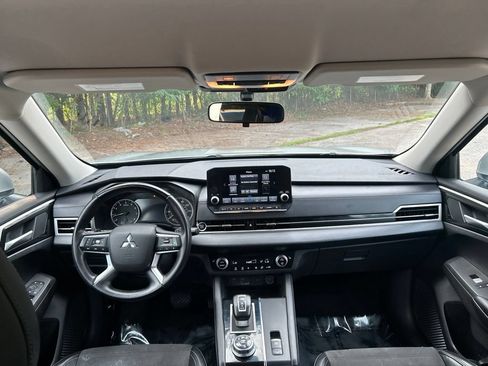 Used 2024 Mitsubishi Outlander SE FWD image 29