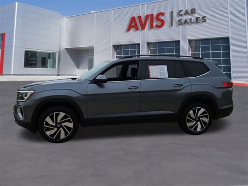Used 2025 Volkswagen Atlas SE image 2