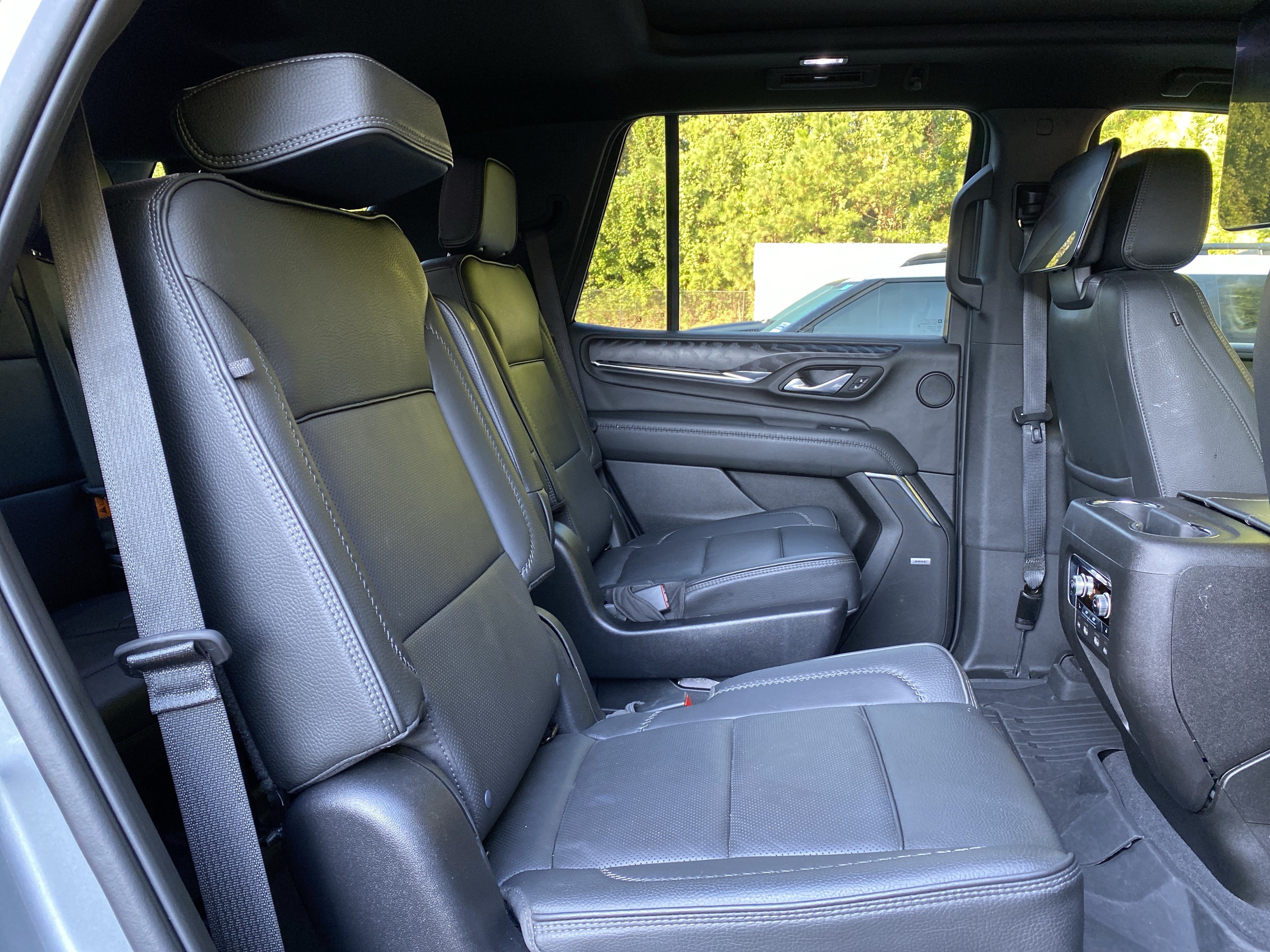 Used 2023 GMC Yukon Denali w/ Advanced Technology Package AWD/4WD image 35
