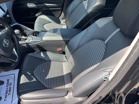 Used 2020 Toyota Camry SE image 16