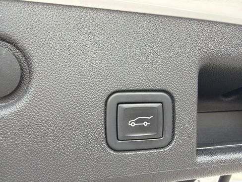 Used 2022 Chevrolet Equinox LT FWD image 8