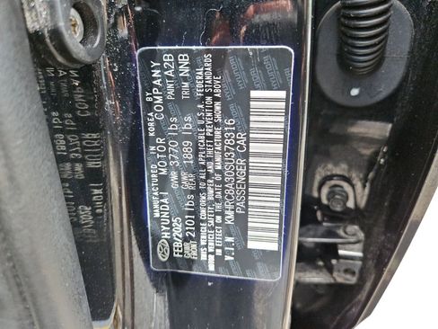 Used 2025 Hyundai Venue SEL FWD image 30