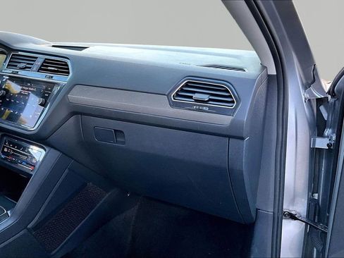 Used 2024 Volkswagen Tiguan SE FWD image 19
