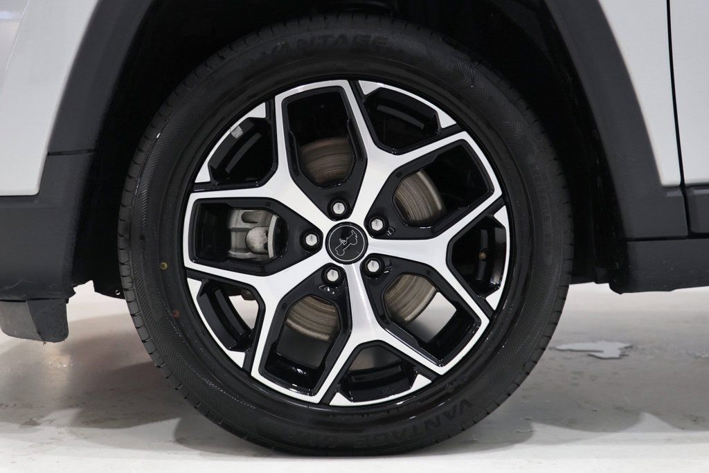 Used 2025 Jeep Compass Limited AWD/4WD image 11