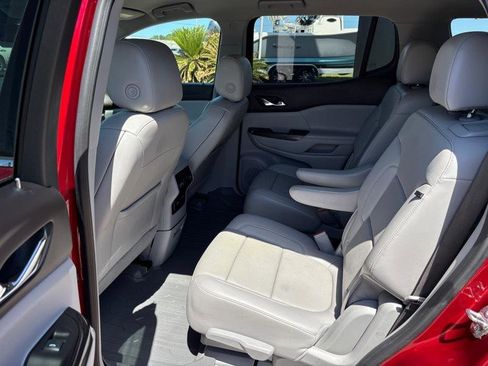 Used 2023 GMC Acadia SLT image 14