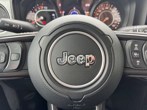 Used 2024 Jeep Gladiator Sport image 8