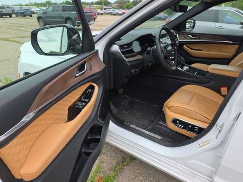 Used 2022 Jeep Grand Cherokee Summit w/ Luxury Tech Group V AWD/4WD image 7