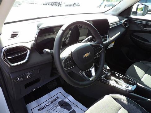 Certified 2026 Chevrolet TrailBlazer LT w/ Convenience Package FWD image 15