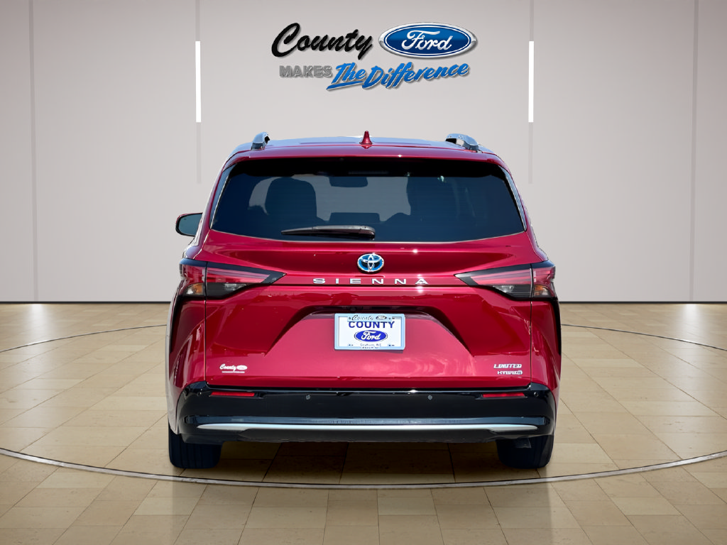 Used 2022 Toyota Sienna Limited FWD image 4