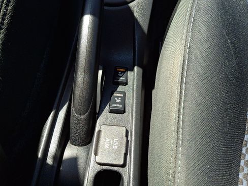 Used 2015 Nissan Versa Note SV FWD image 23