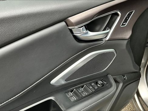 Used 2025 Acura RDX SH-AWD image 19