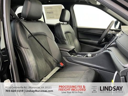 New 2025 Jeep Grand Cherokee Altitude AWD/4WD image 13