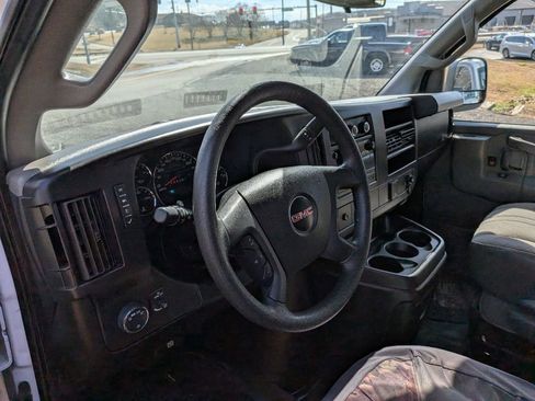 Used 2017 GMC Savana 2500 RWD image 16