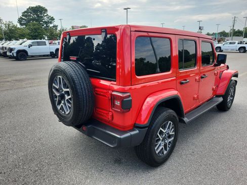 Used 2025 Jeep Wrangler Unlimited Sahara AWD/4WD image 3