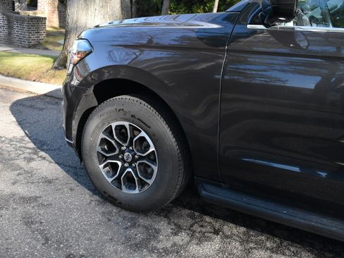 Used 2024 Ford Expedition XLT image 15