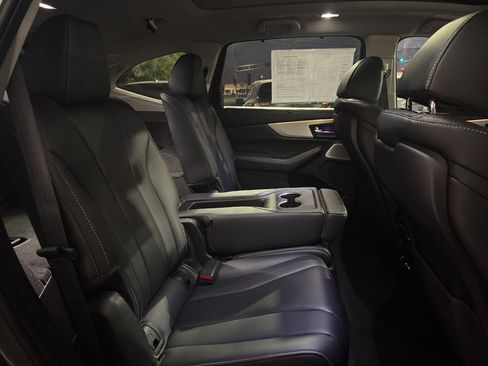 Certified 2025 Acura MDX w/Technology Package image 18