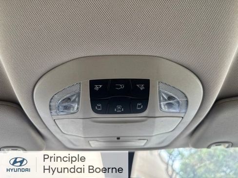 Used 2022 Chrysler Voyager LX FWD image 29