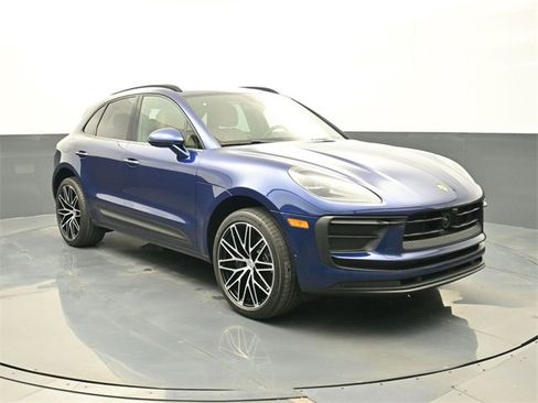 Used 2024 Porsche Macan image 25