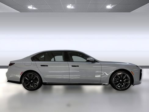 New 2026 BMW 740i w/ Executive Package image 7