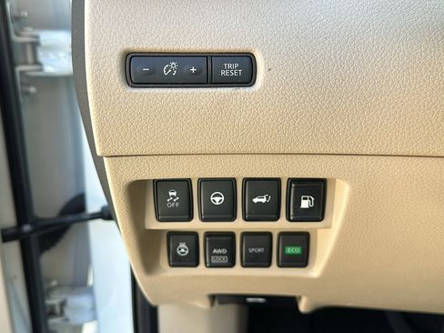 Used 2020 Nissan Rogue SV w/ Premium Package image 14