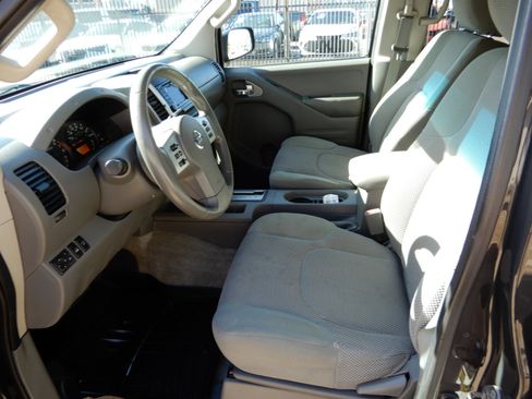 Used 2015 Nissan Frontier SV image 10