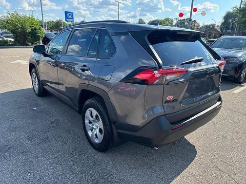 Used 2021 Toyota RAV4 LE w/ Carpet Mat Package (TMS) AWD/4WD image 5